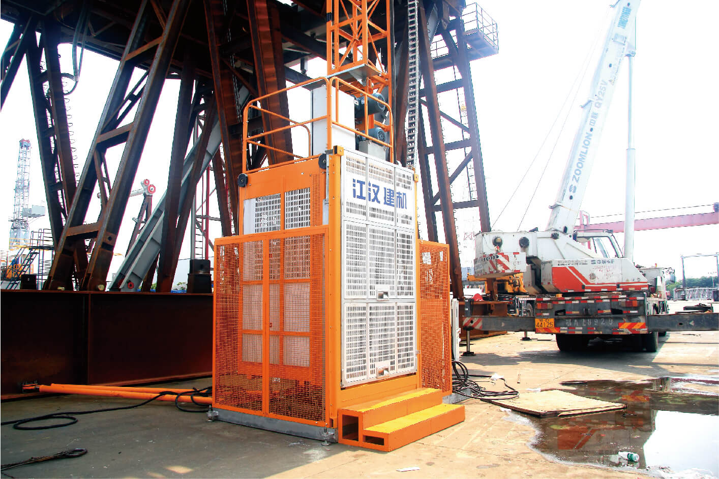 特種（多領(lǐng)域）防爆施工升降機